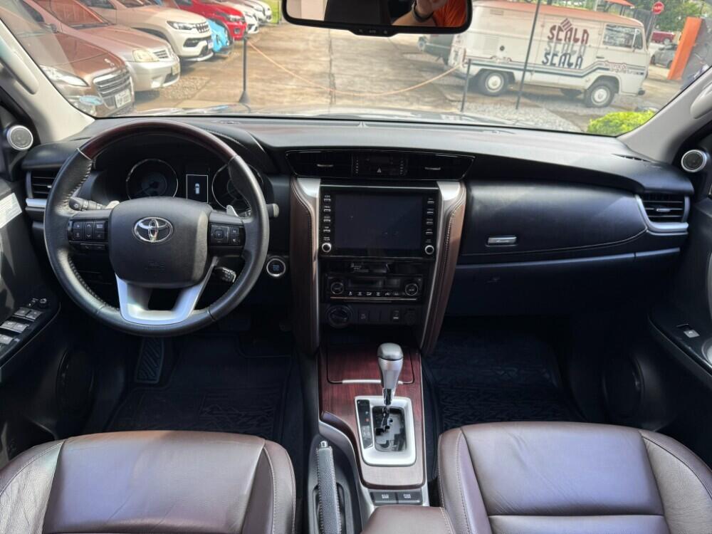 Toyota Hilux SW4