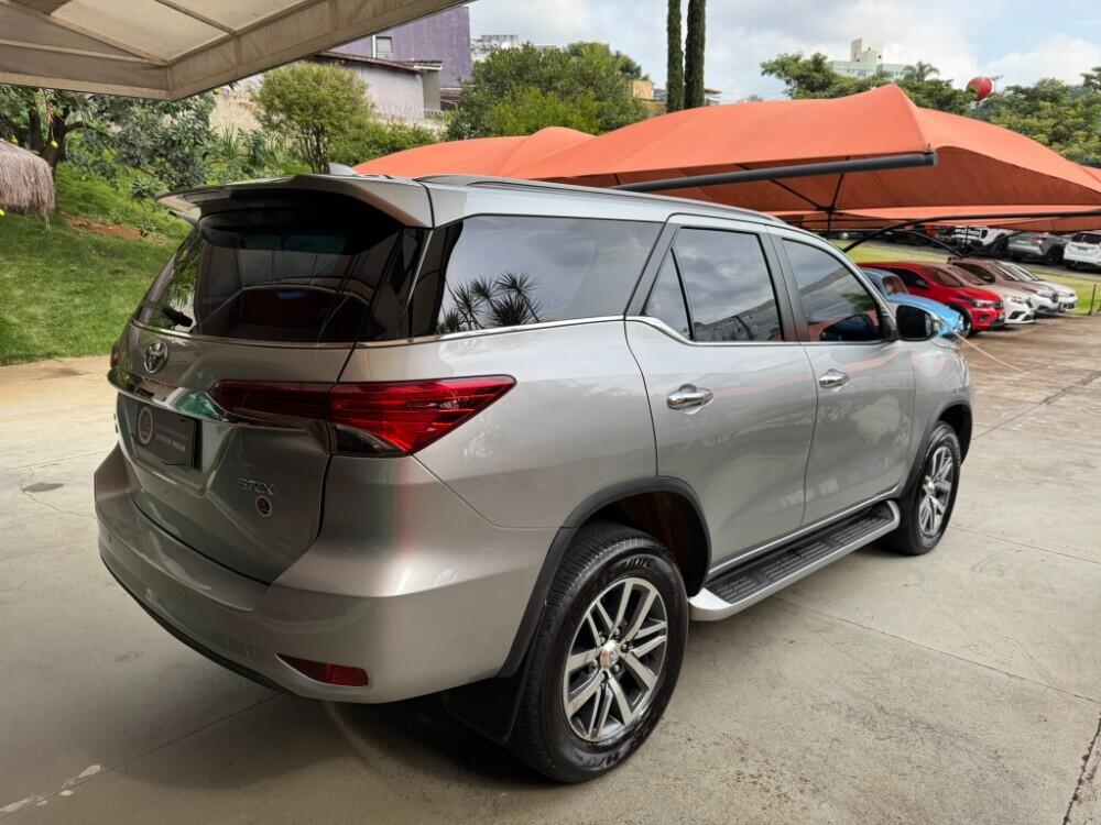 Toyota Hilux SW4