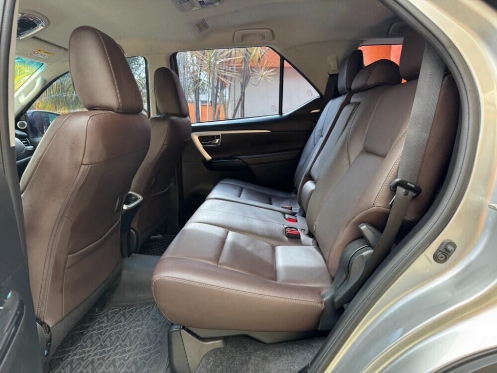 Toyota Hilux SW4