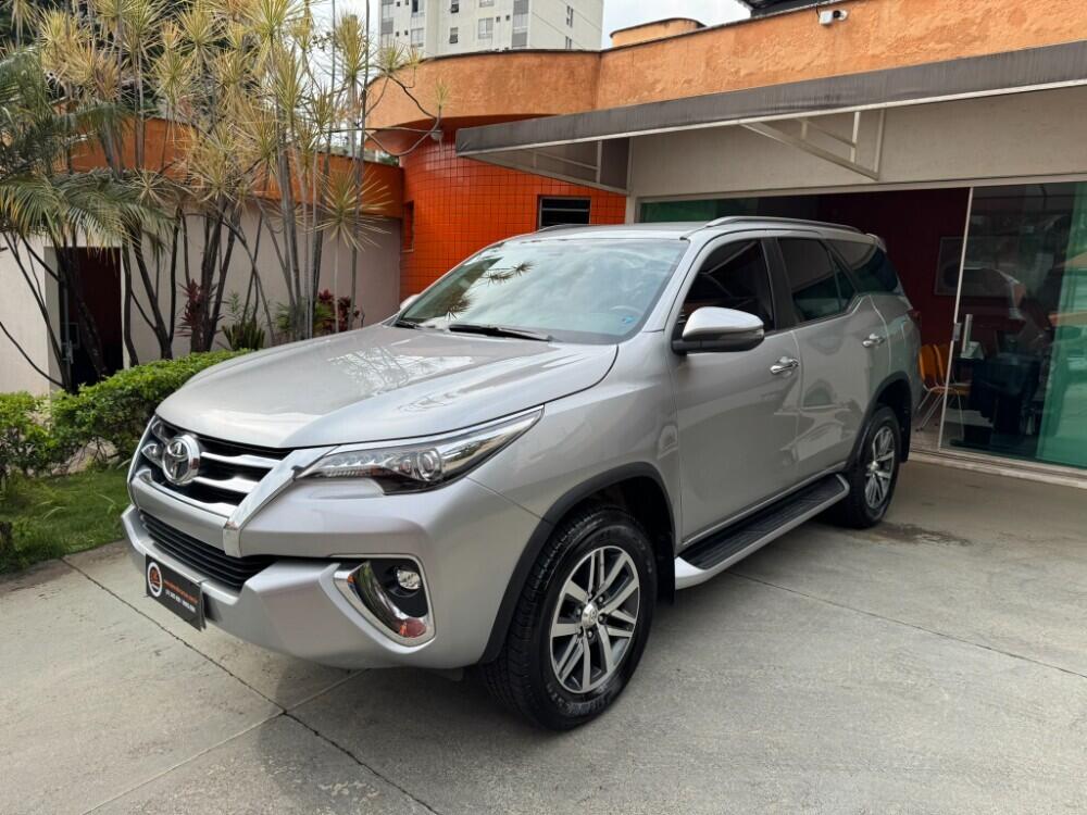 Toyota Hilux SW4