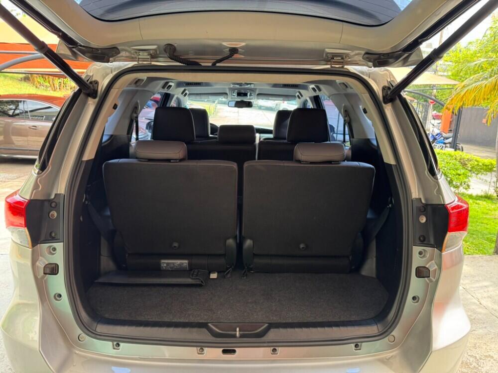 Toyota Hilux SW4