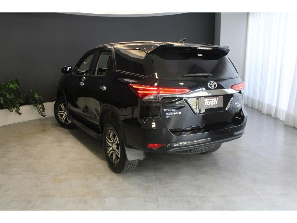 Toyota Hilux SW4