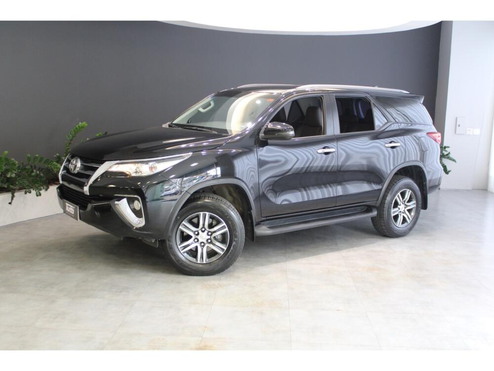 Toyota Hilux SW4