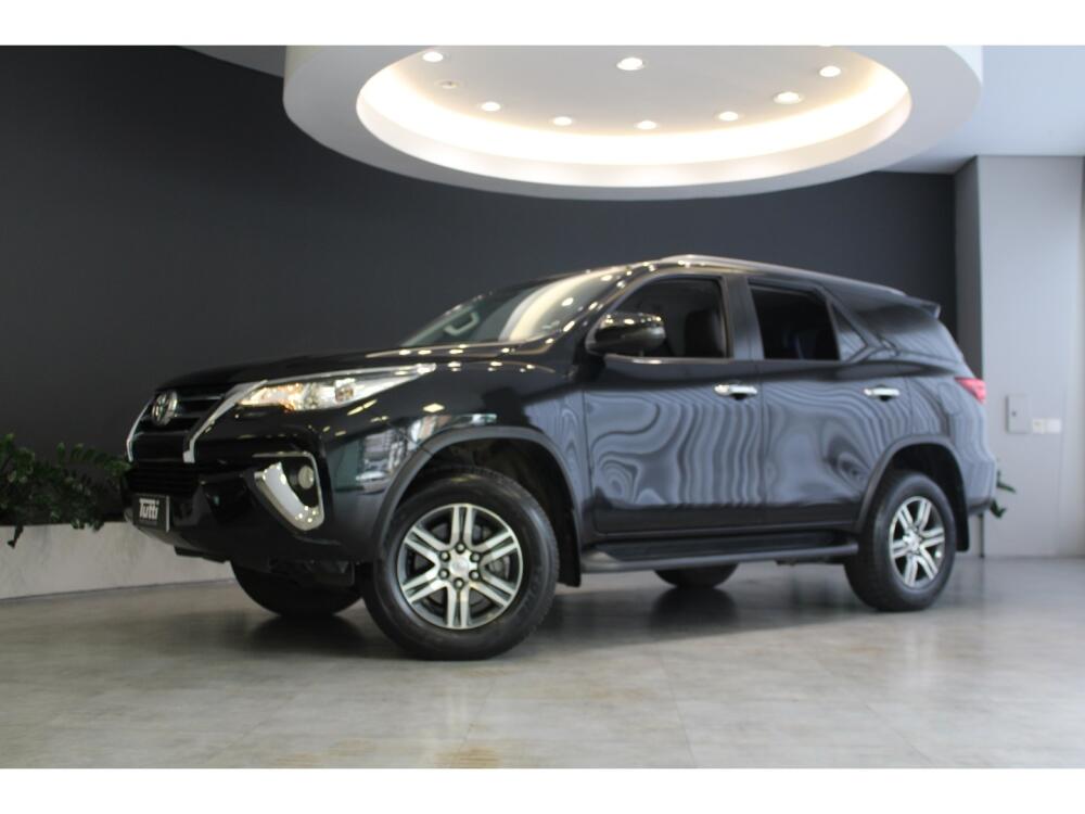 Toyota Hilux SW4