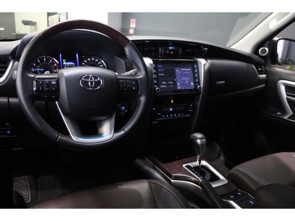 Toyota Hilux SW4