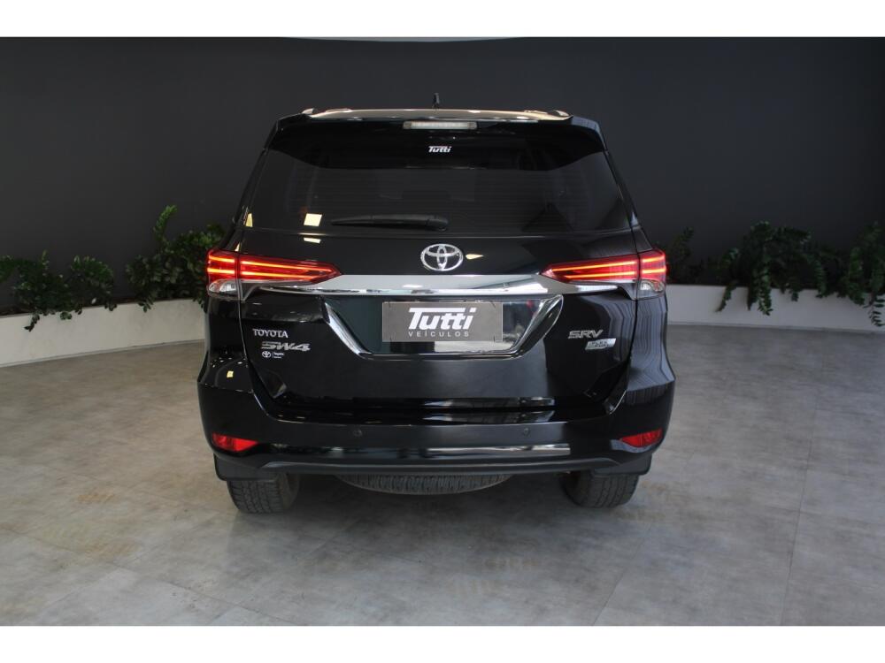 Toyota Hilux SW4