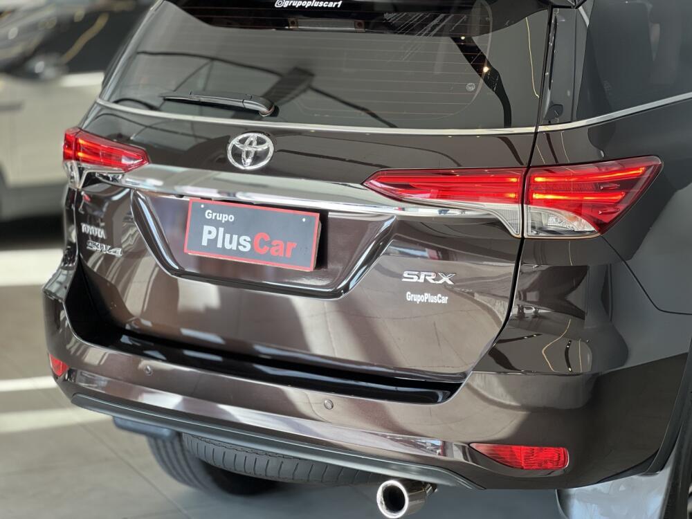 Toyota Hilux SW4