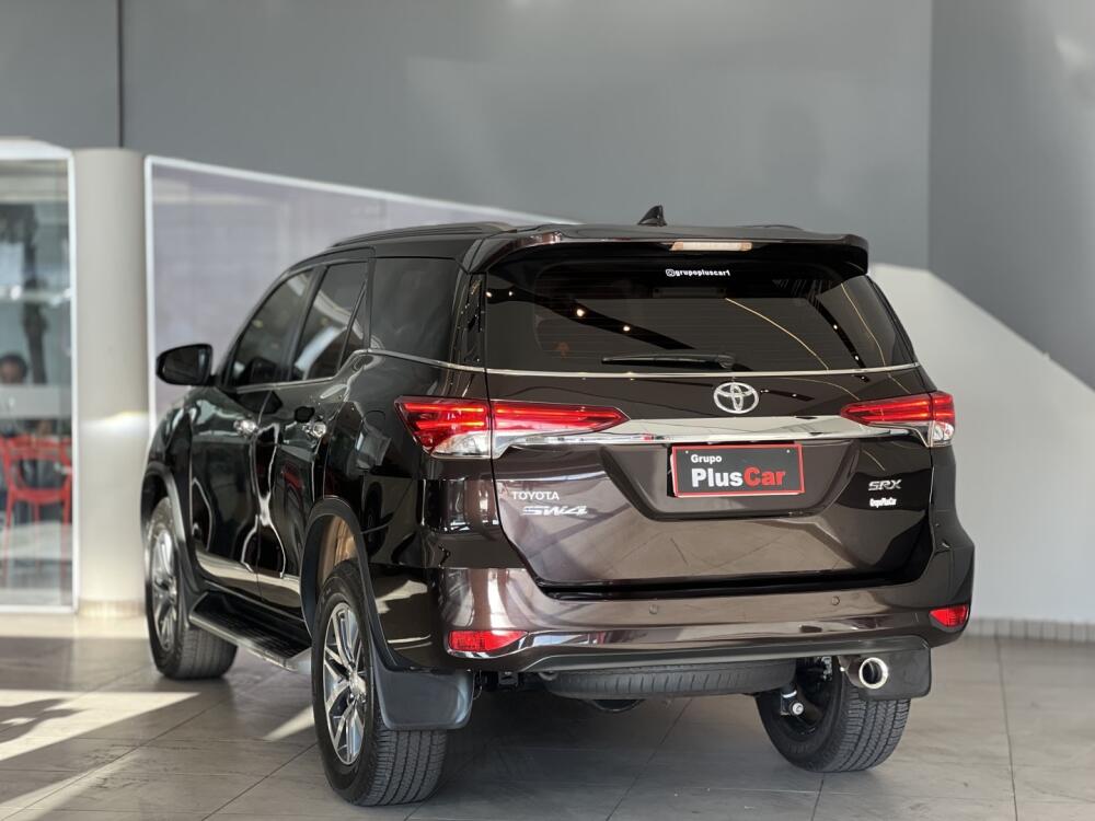 Toyota Hilux SW4