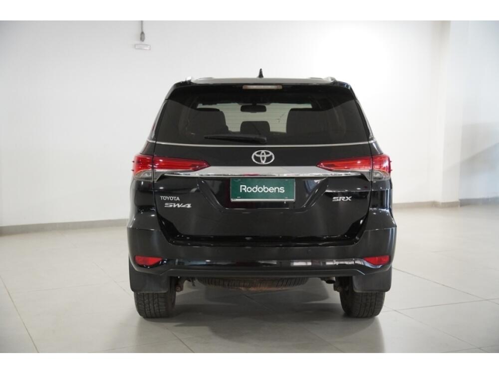 Toyota Hilux SW4