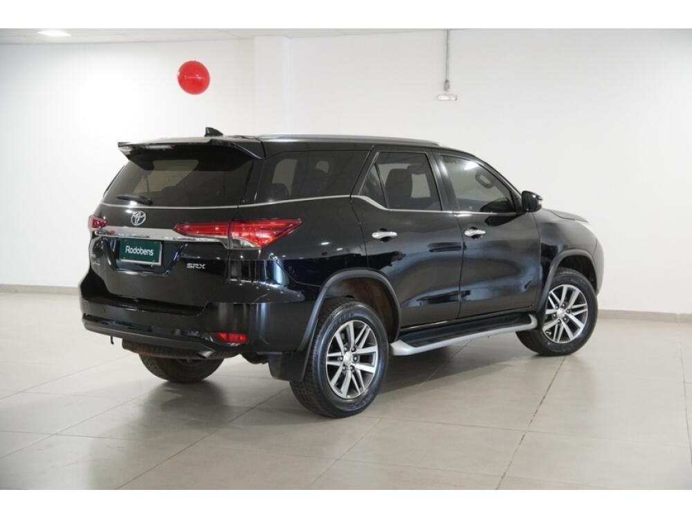 Toyota Hilux SW4