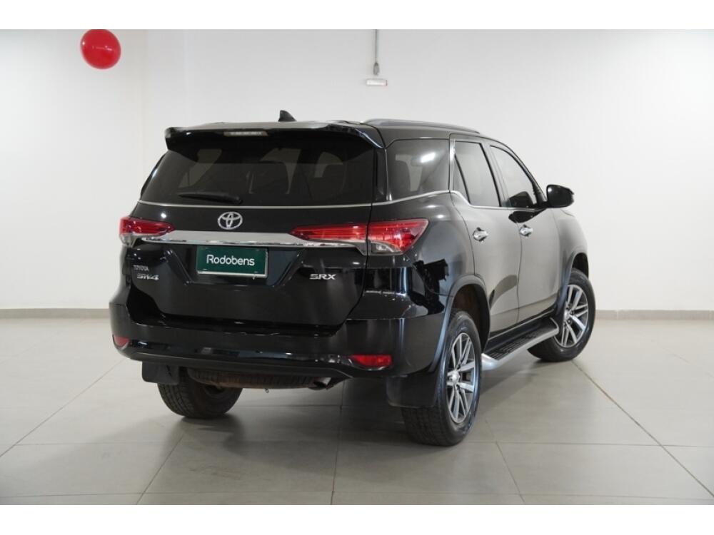 Toyota Hilux SW4