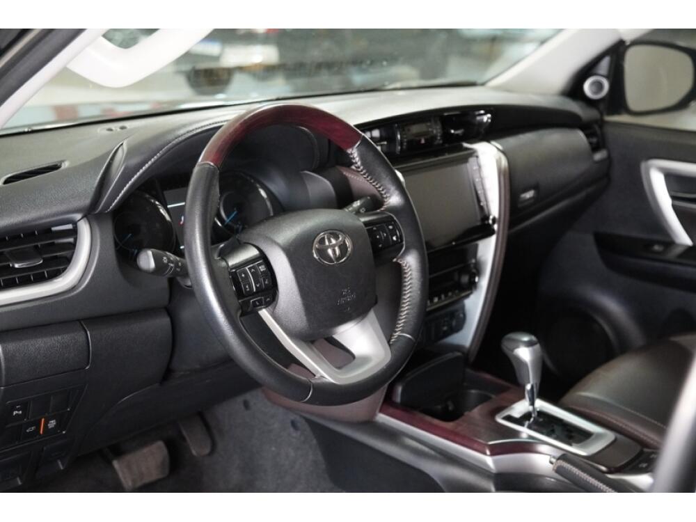 Toyota Hilux SW4