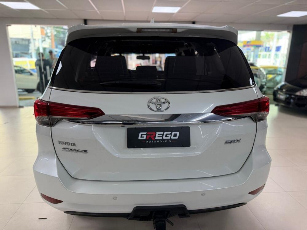 Toyota Hilux SW4