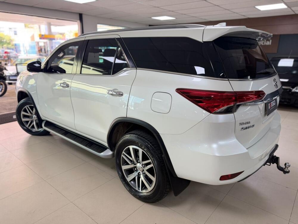 Toyota Hilux SW4
