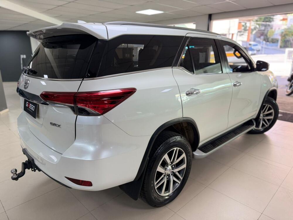 Toyota Hilux SW4