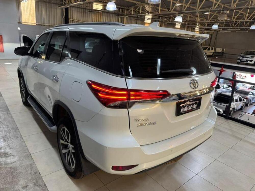 Toyota Hilux SW4