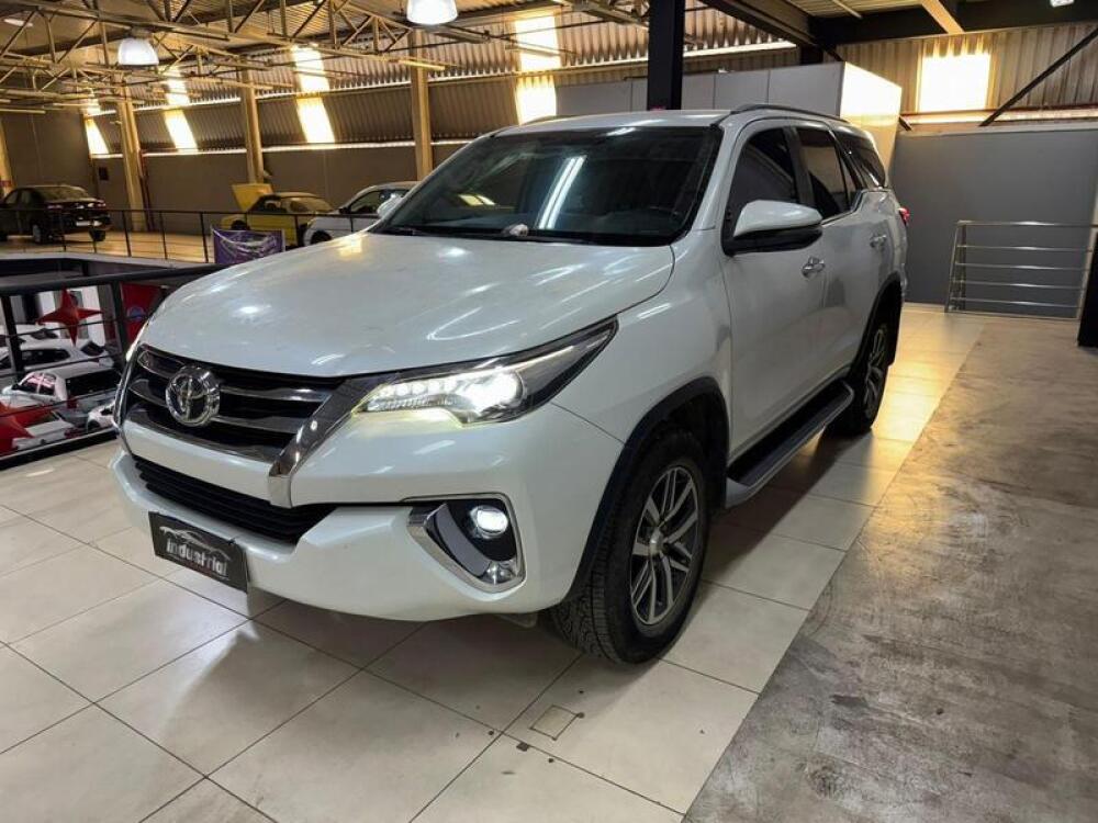 Toyota Hilux SW4
