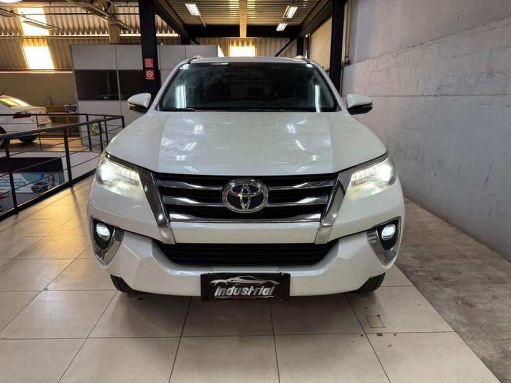 Toyota Hilux SW4