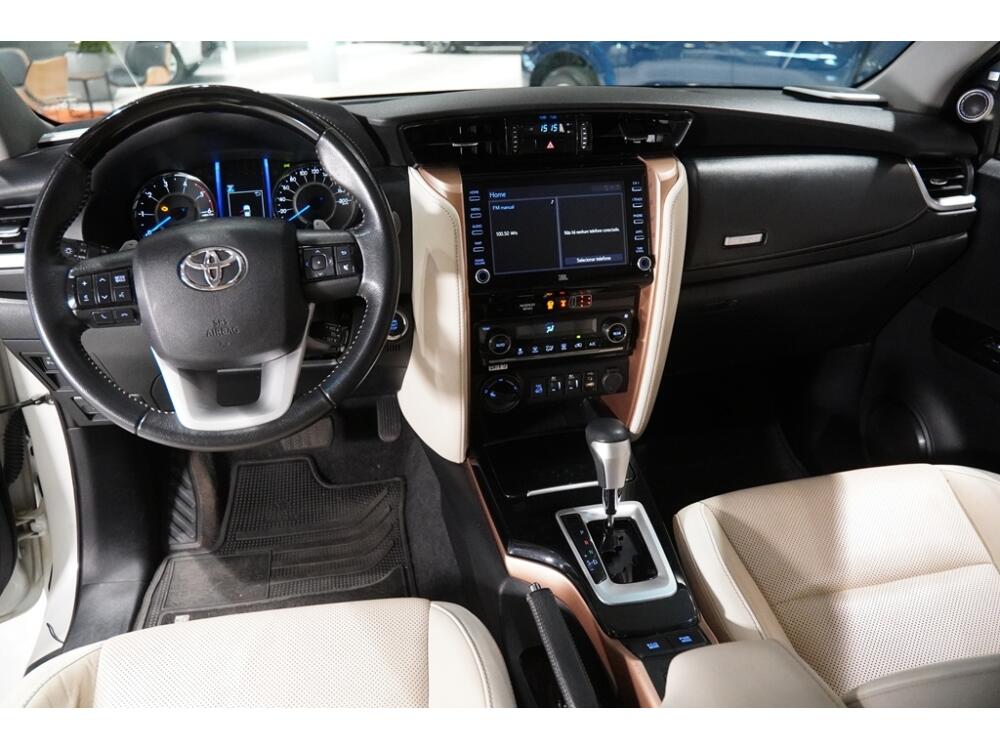 Toyota Hilux SW4