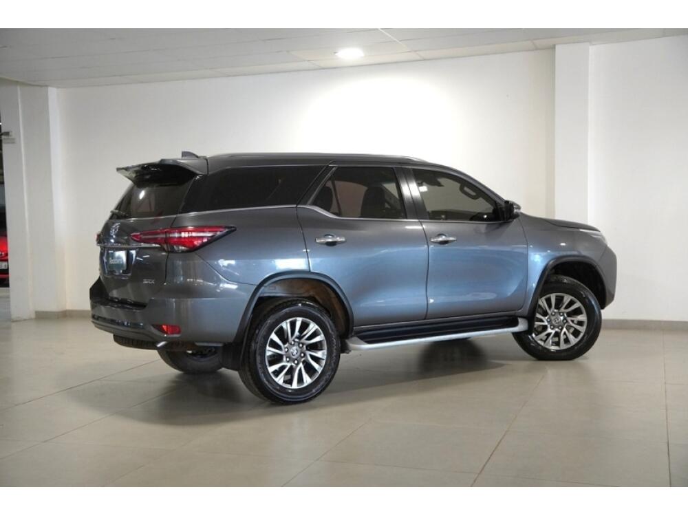 Toyota Hilux SW4