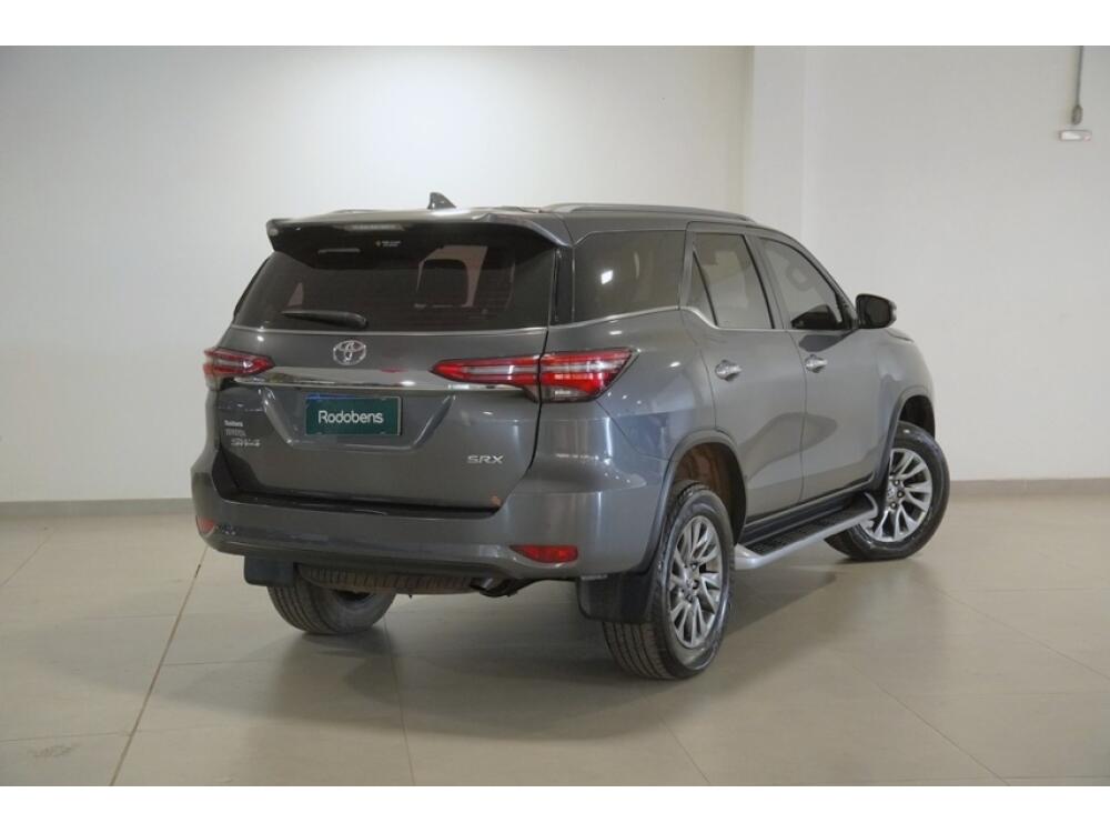 Toyota Hilux SW4