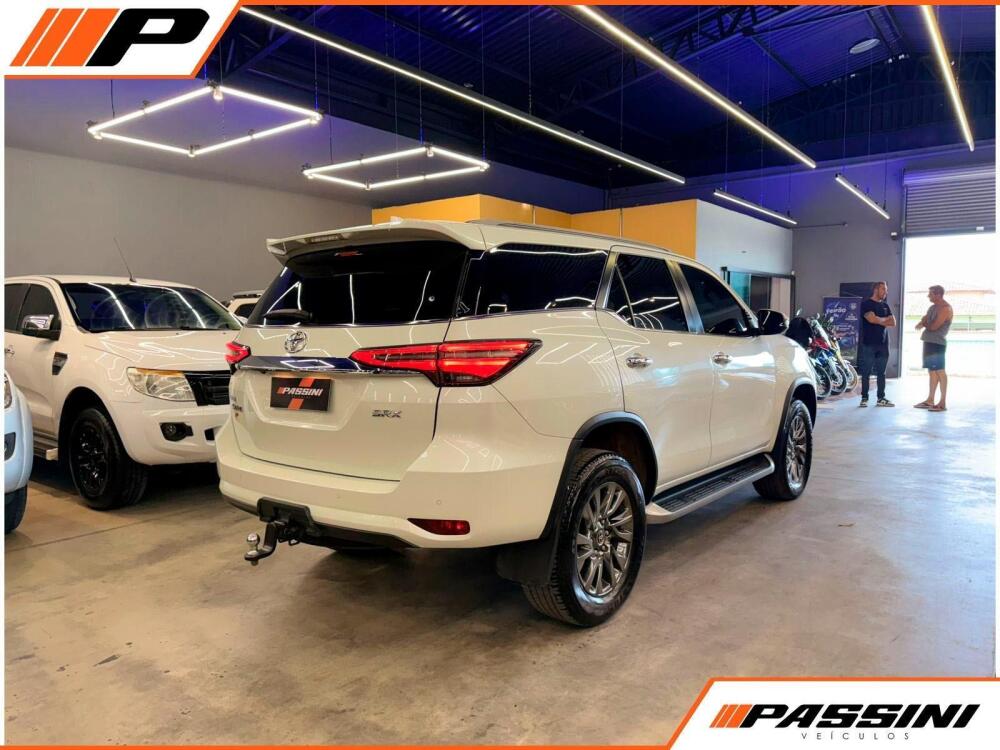 Toyota Hilux SW4