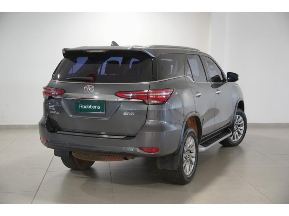 Toyota Hilux SW4