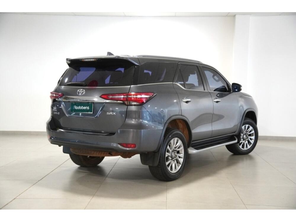 Toyota Hilux SW4