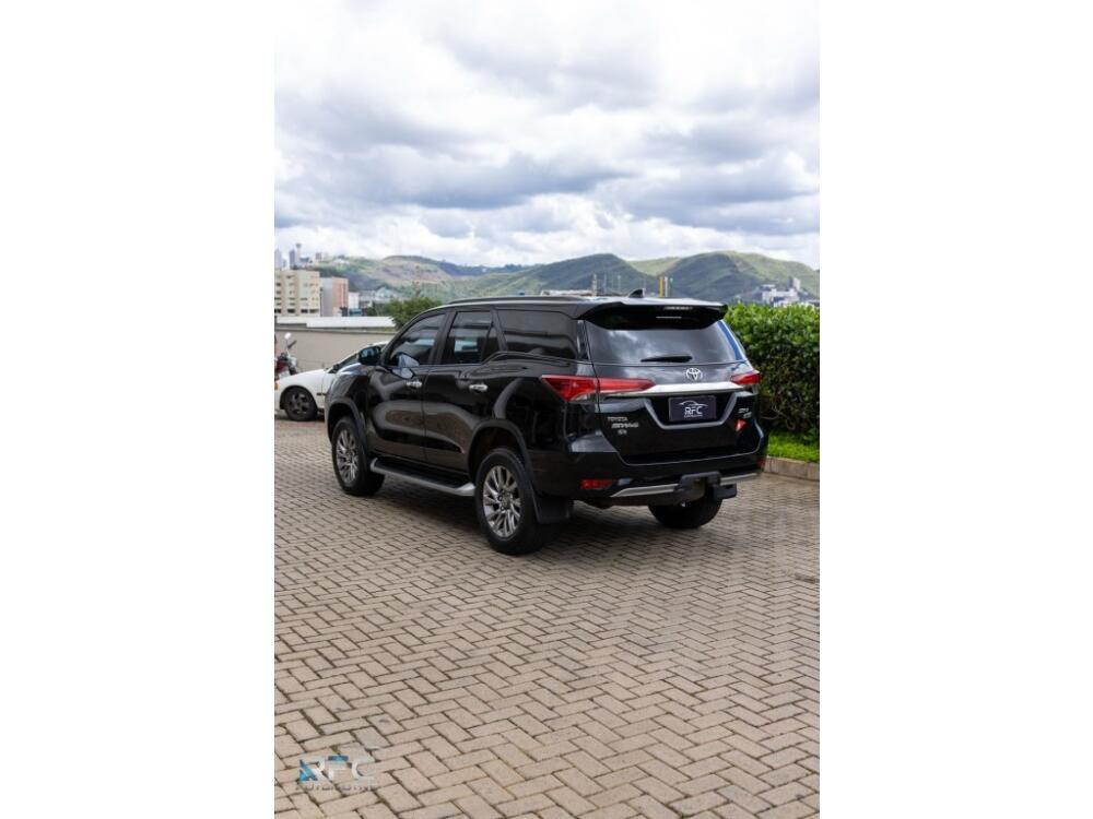 Toyota Hilux SW4