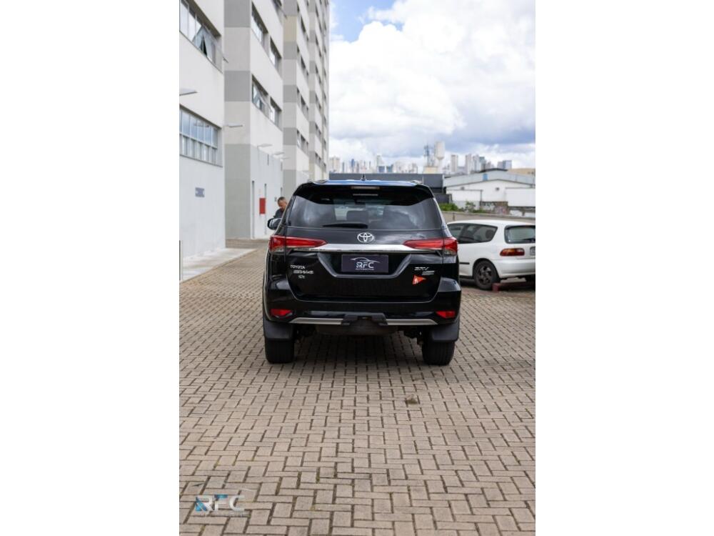 Toyota Hilux SW4