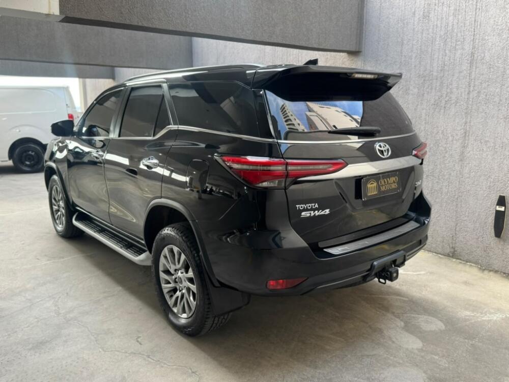 Toyota Hilux SW4