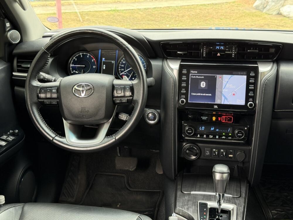 Toyota Hilux SW4