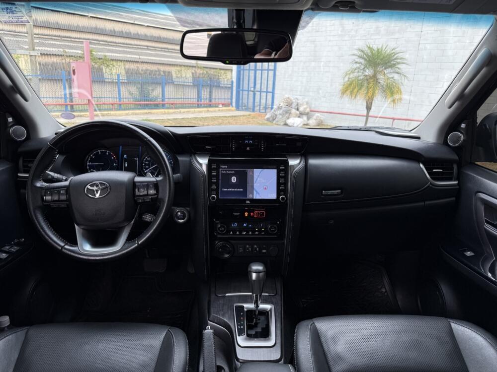 Toyota Hilux SW4