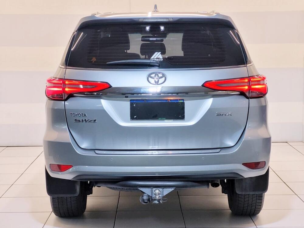 Toyota Hilux SW4