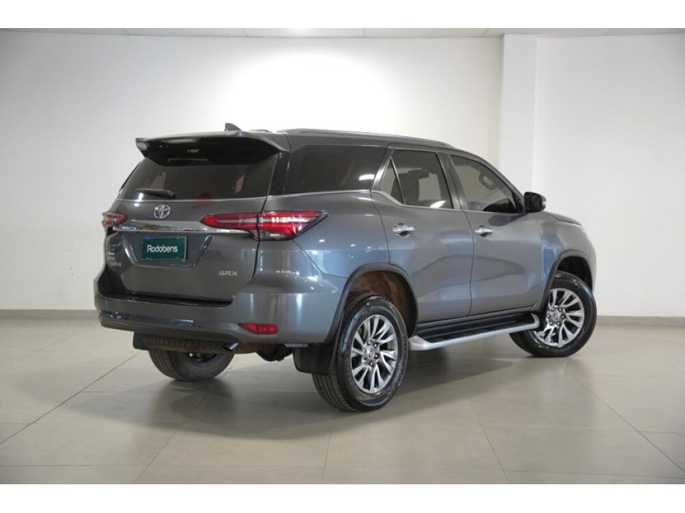 Toyota Hilux SW4