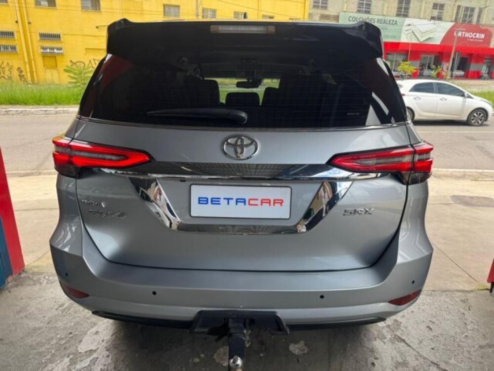 Toyota Hilux SW4