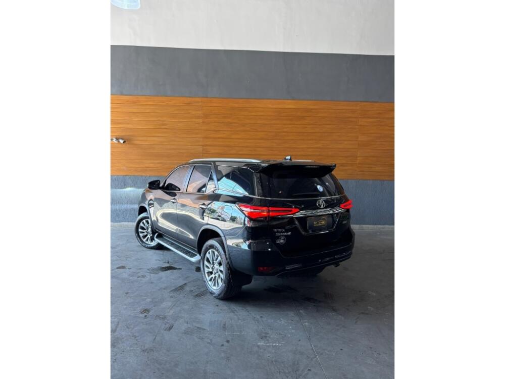 Toyota Hilux SW4
