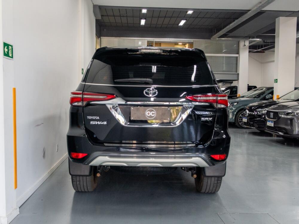 Toyota Hilux SW4