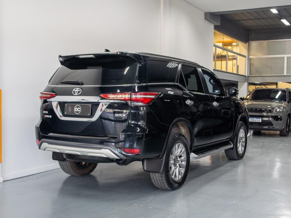 Toyota Hilux SW4