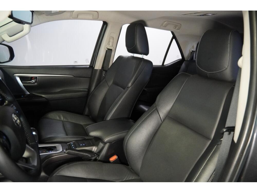 Toyota Hilux SW4