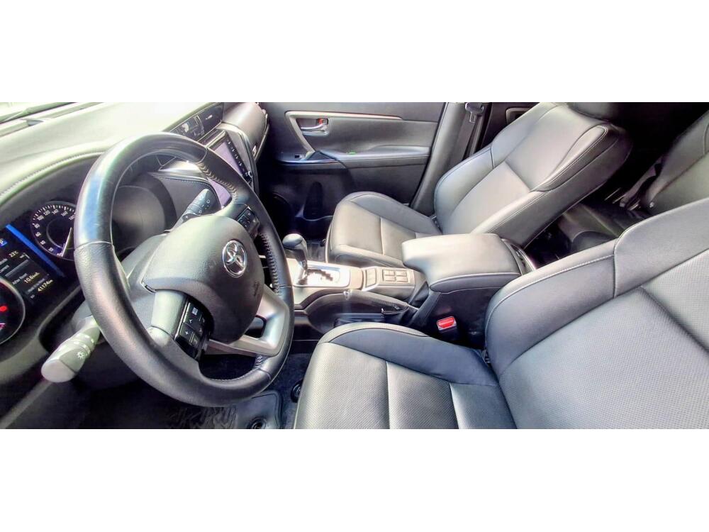 Toyota Hilux SW4