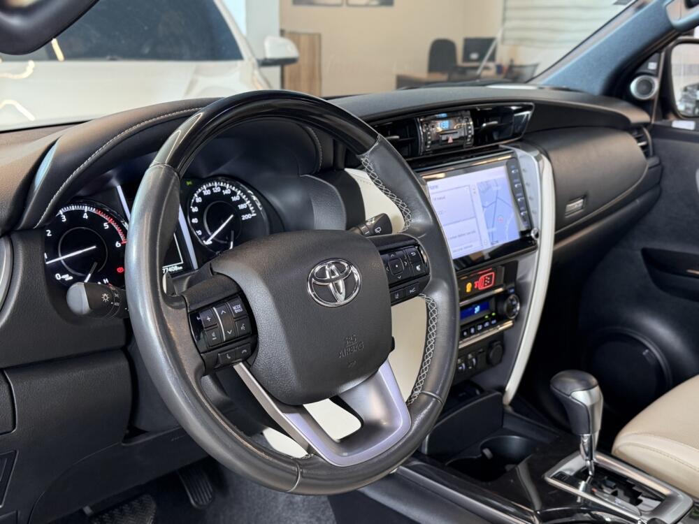 Toyota Hilux SW4