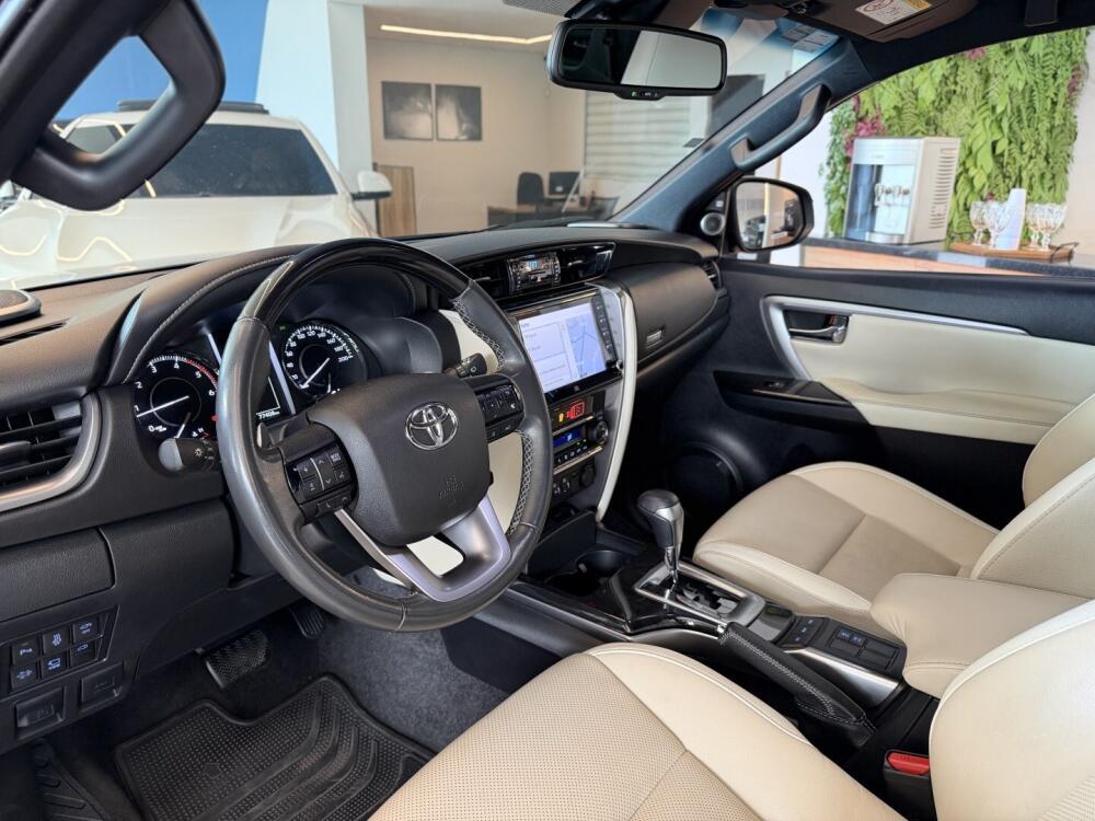Toyota Hilux SW4