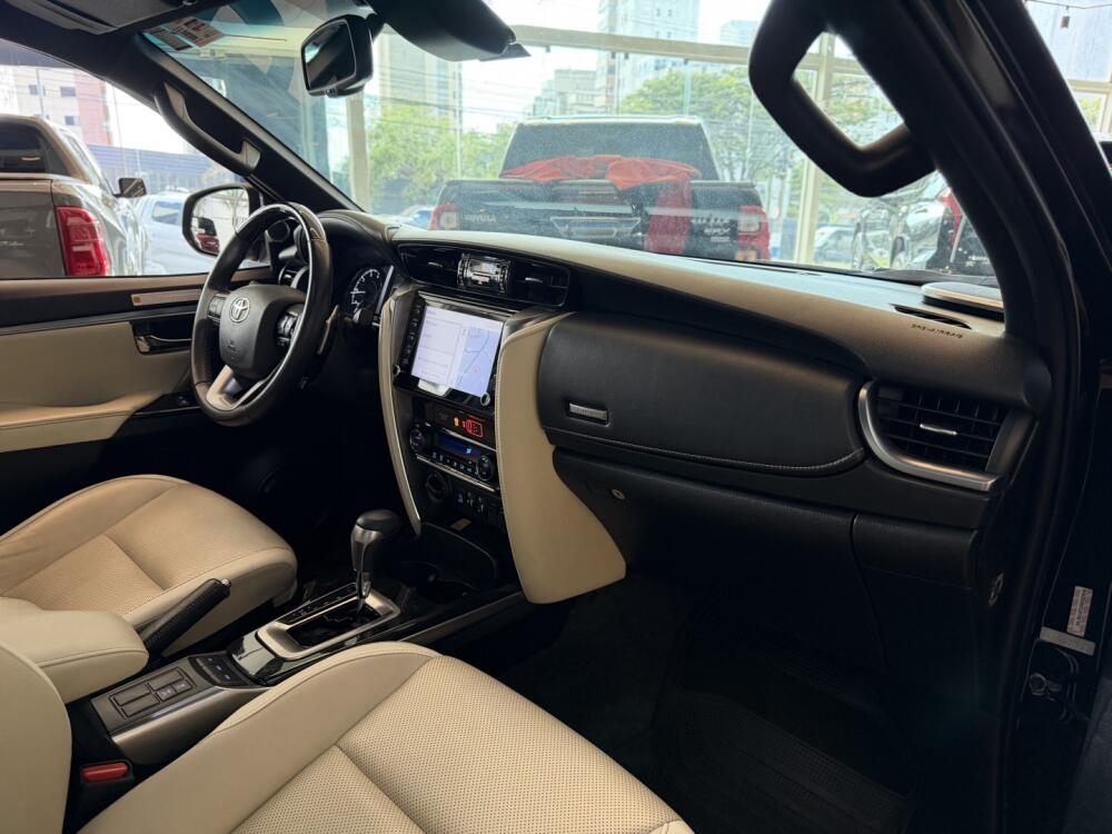 Toyota Hilux SW4