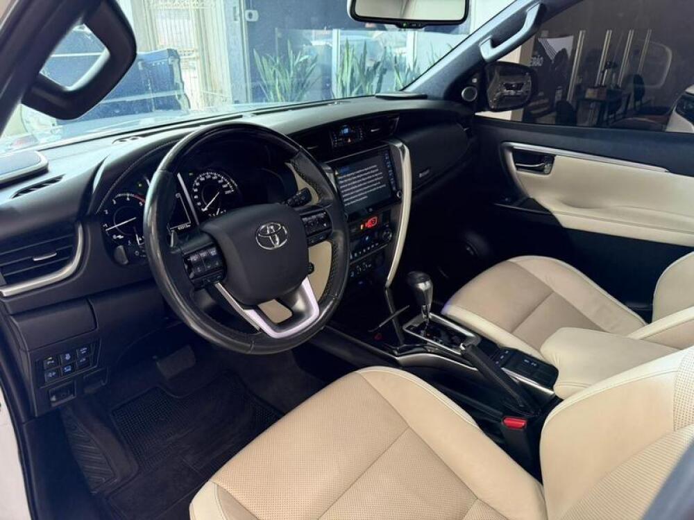 Toyota Hilux SW4