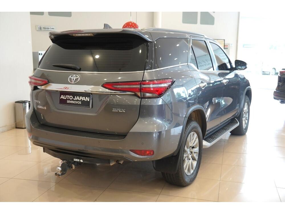 Toyota Hilux SW4