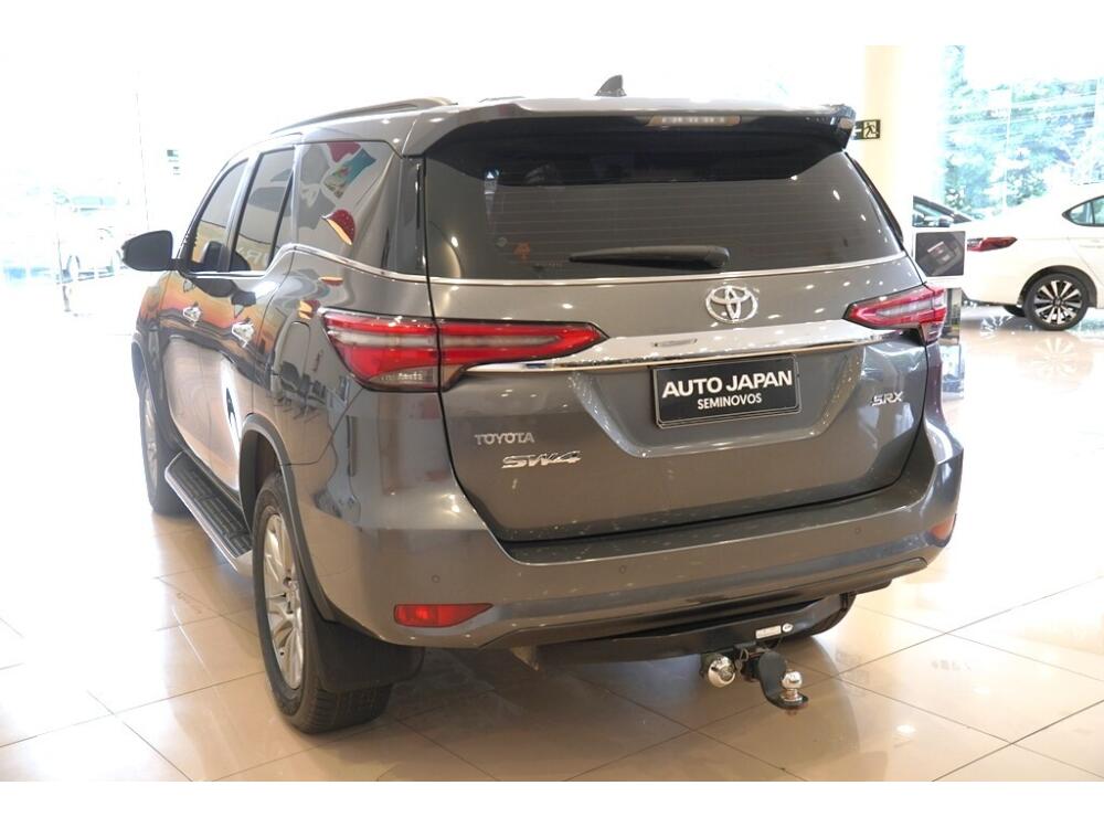 Toyota Hilux SW4