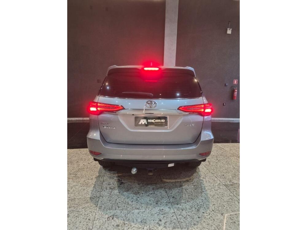 Toyota Hilux SW4