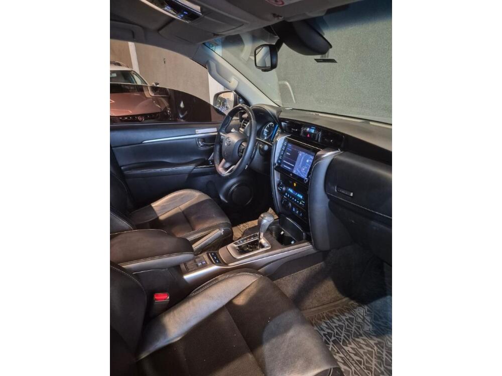 Toyota Hilux SW4