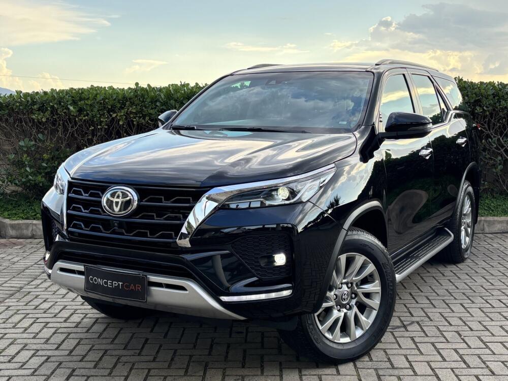 Toyota Hilux Sw4 2.8 D-4D TURBO DIESEL SRX 4X4 AUTOMÁTICO 2022